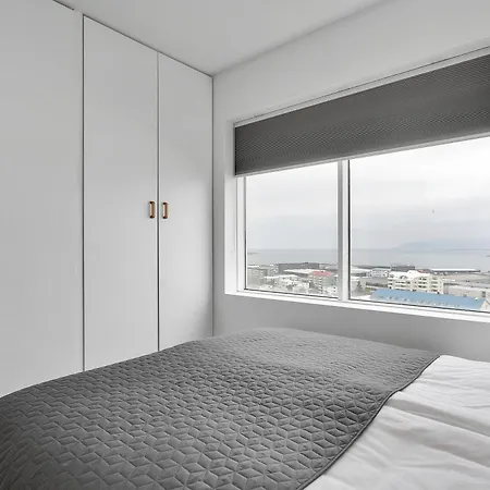 Lovely 1 Bedroom - Perfect Panorama View Apartment